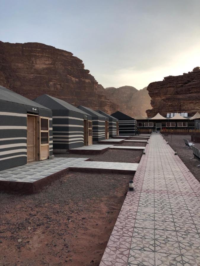 Flowers Rum Camp Wadi Rum Exterior foto